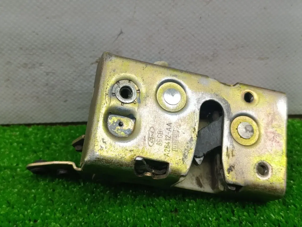 Замок двери 86GBA26412AA