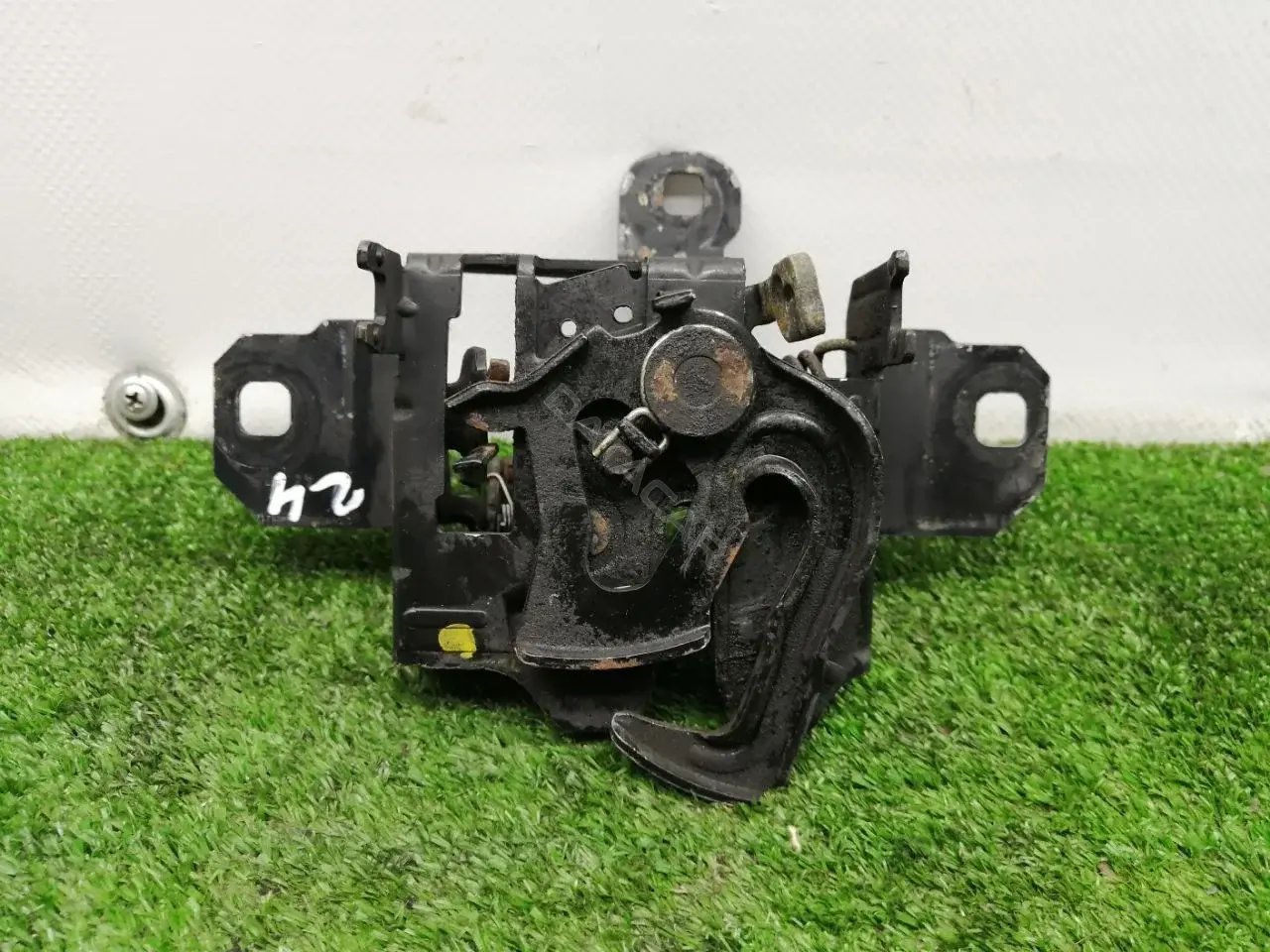 Замок капота 1J0823509509B
