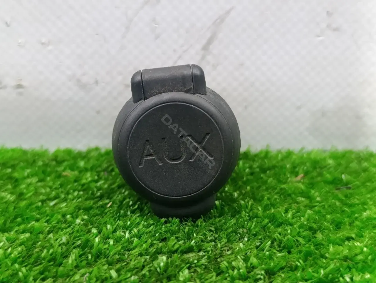 Разъем AUX / USB 96645227XT