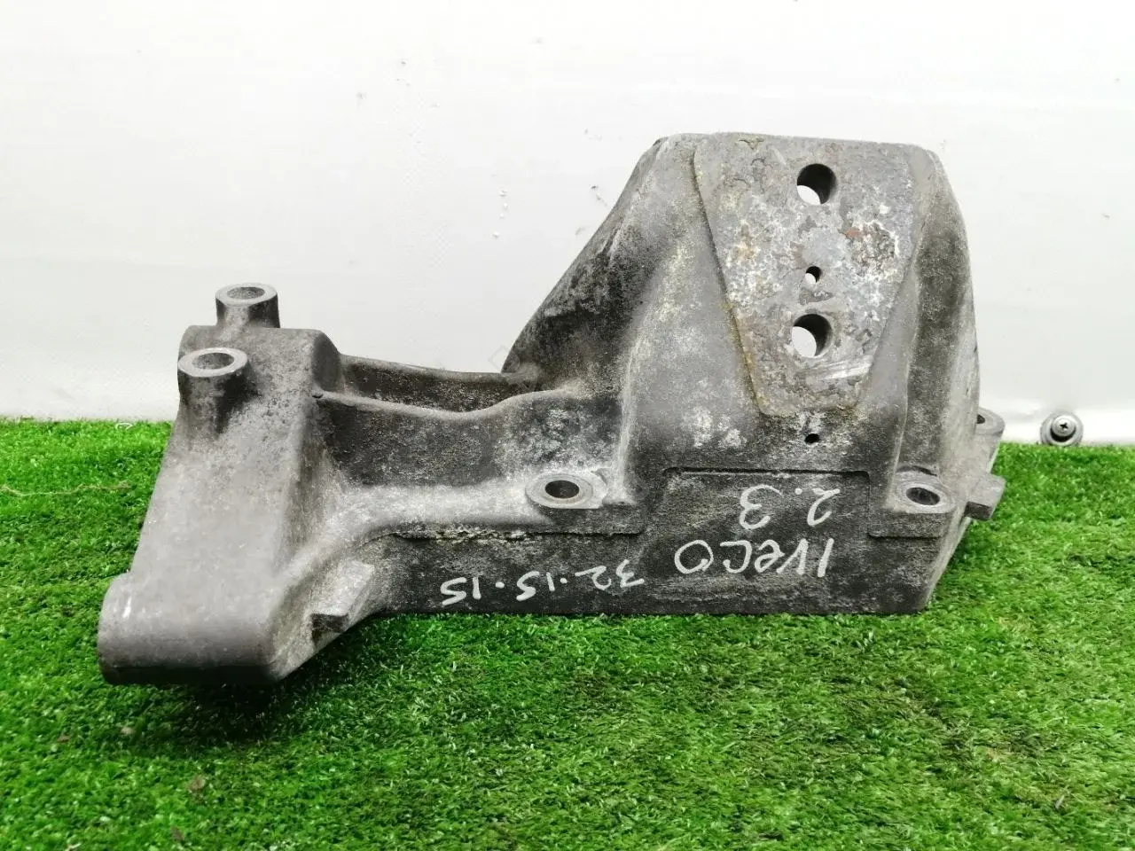 Кронштейн двигателя 500376601
