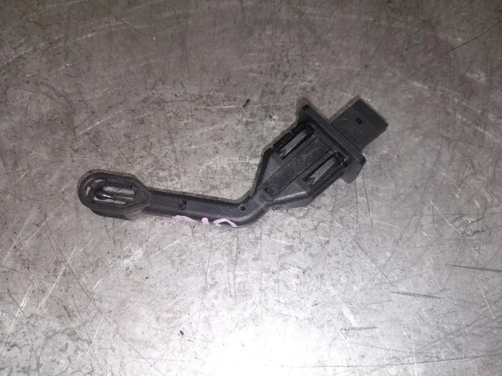 Датчик температуры охлаждающей жидкости 68040532AA