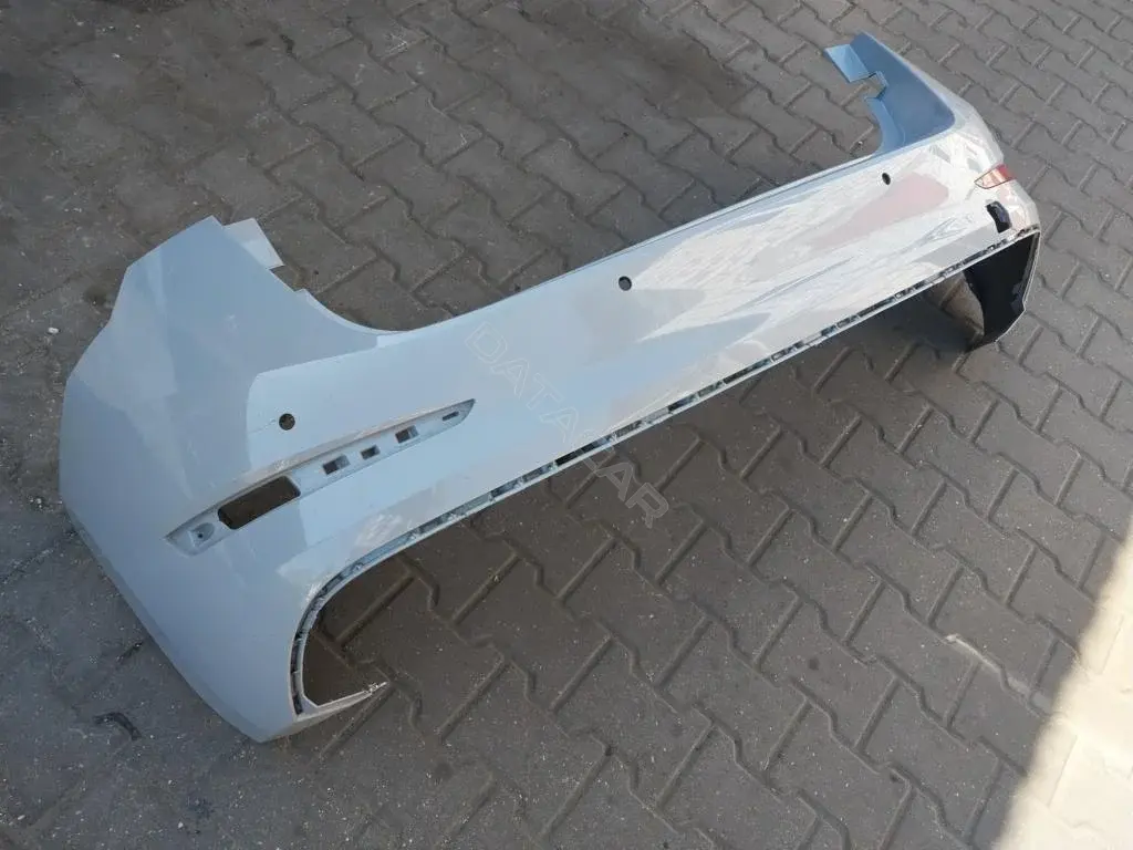Задний бампер 657807421