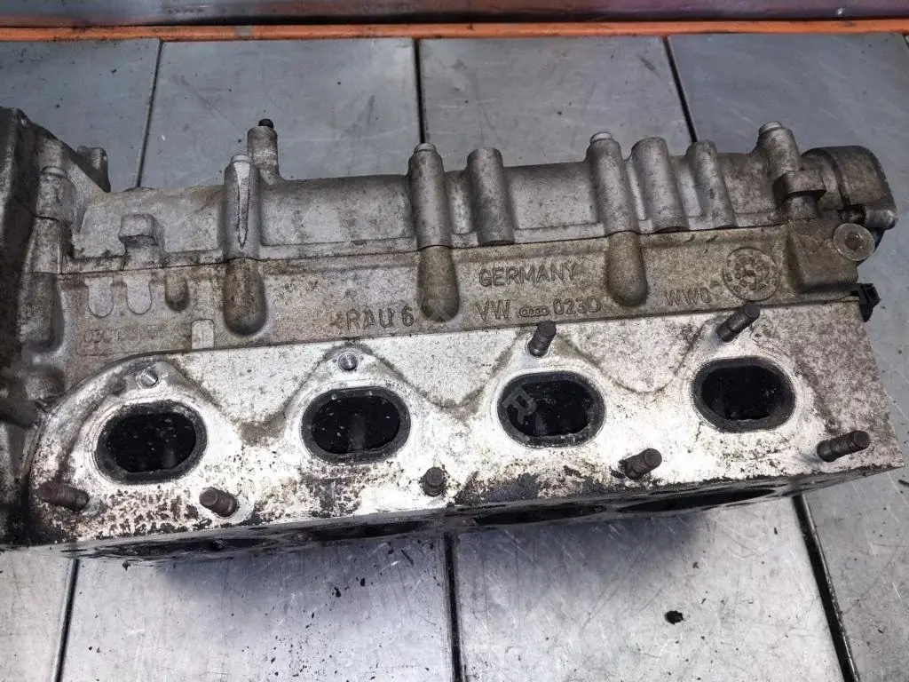 Головка блока цилиндров 03C103063AR, 03C103358AB