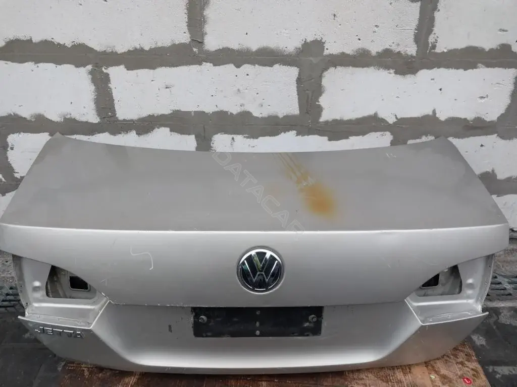 Крышка багажника 5C6827025D