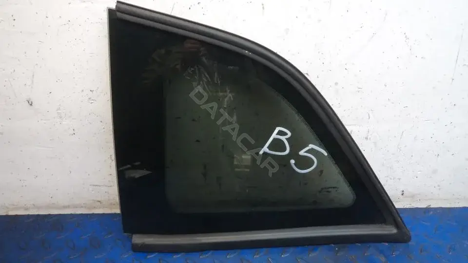 Стекло двери 68234217AA