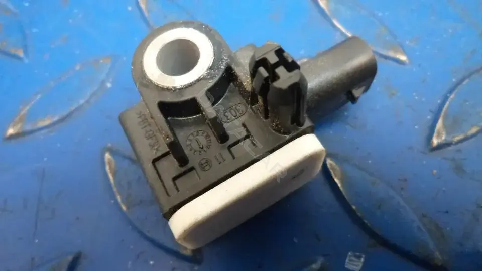 Датчик удара 56054085AA, A1668210151