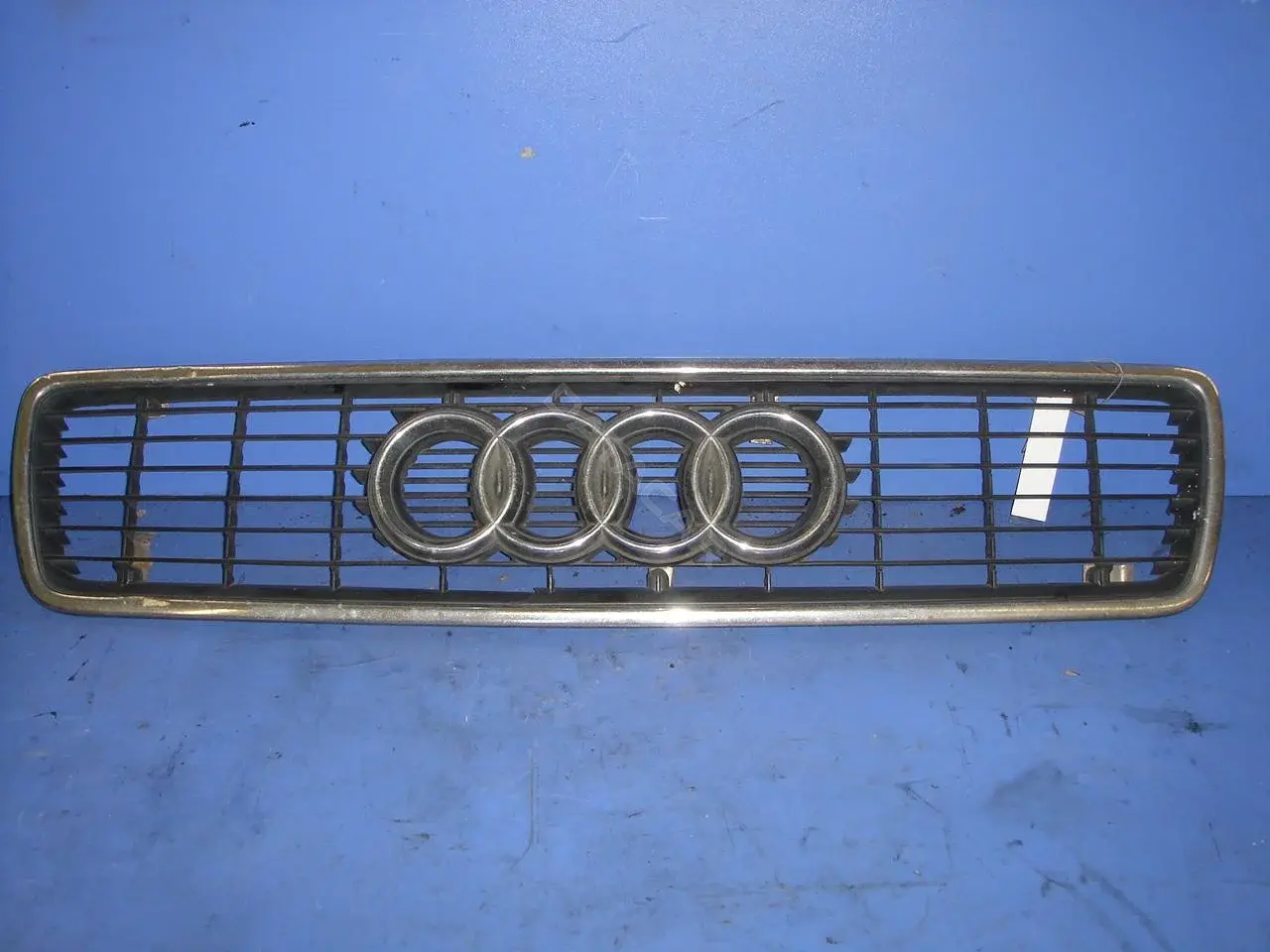 Решетка радиатора 8G0853651C