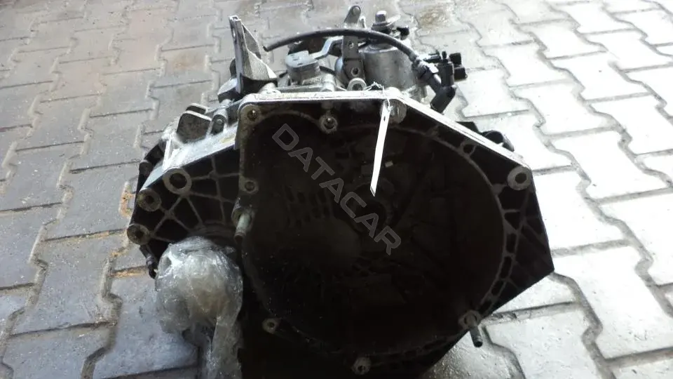 Механическая коробка передач (МКПП) F40