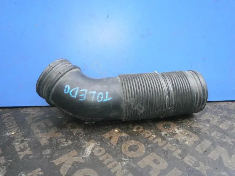 Патрубок воздушный 1L0127627G