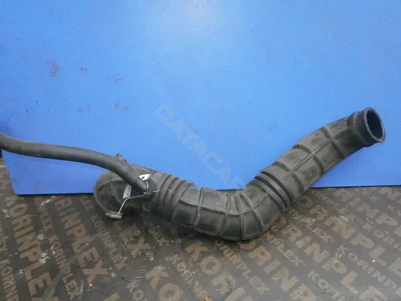 Патрубок воздушный MR957388