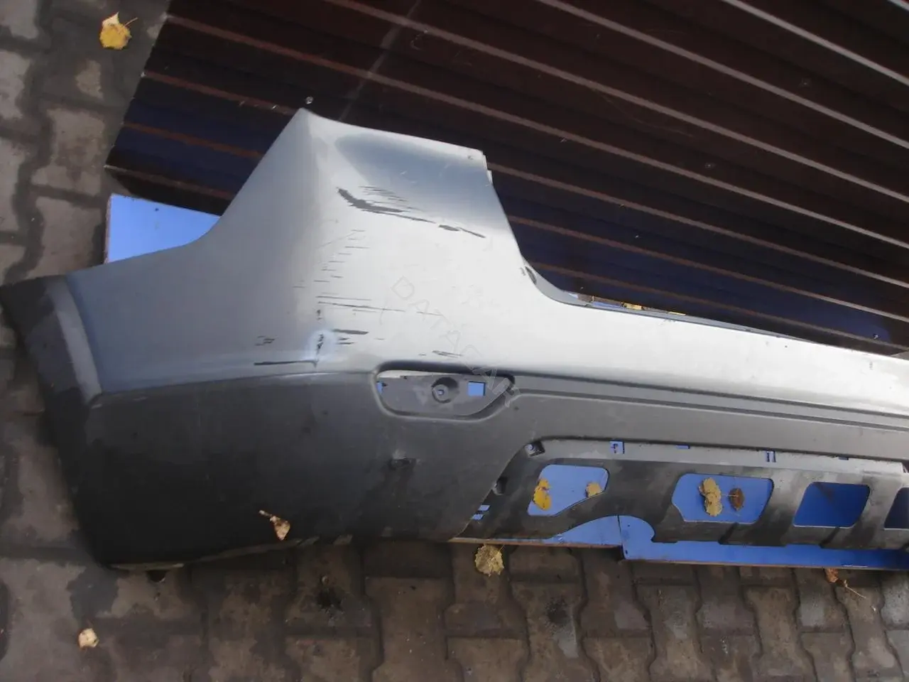 Задний бампер Bz318g0