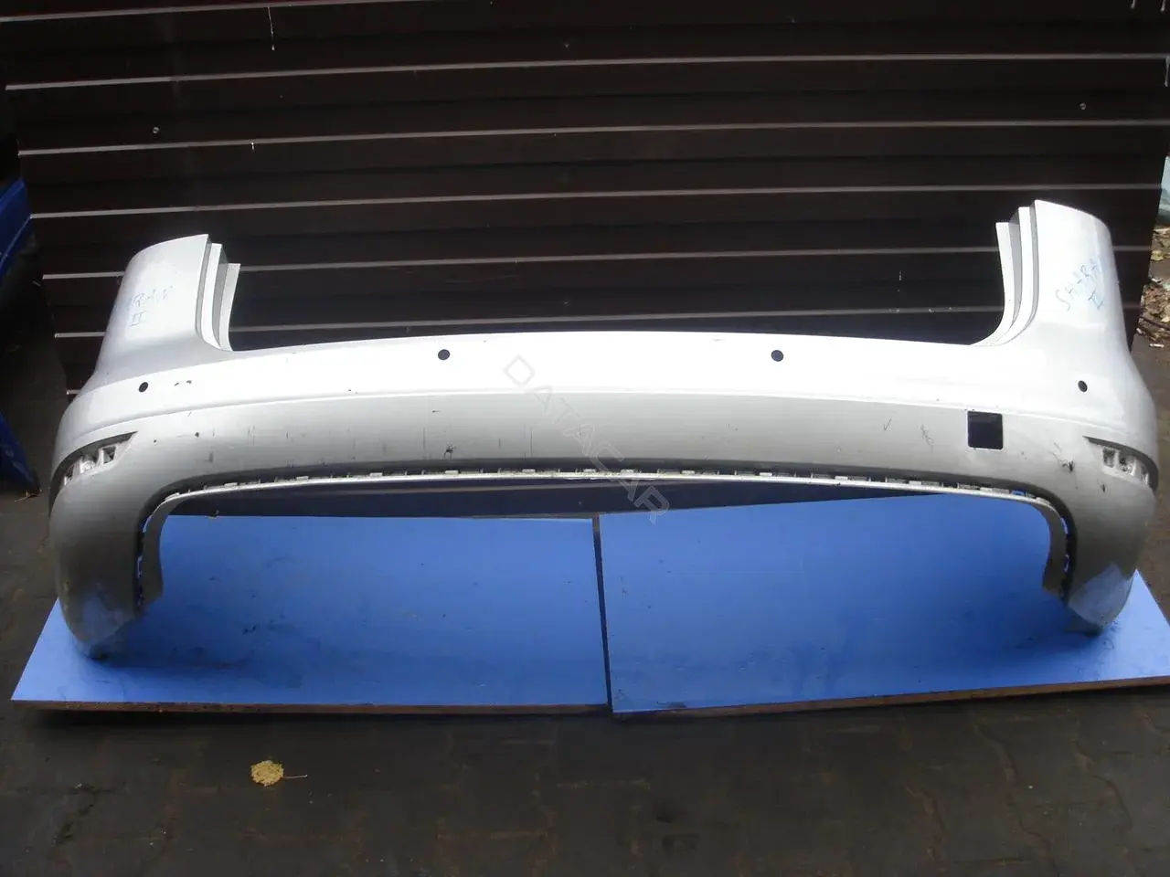 Задний бампер Bz289g0