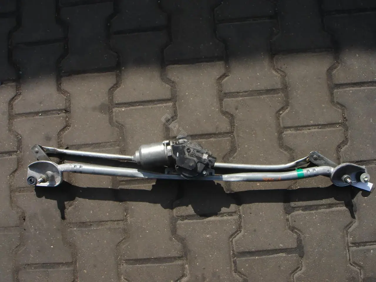 Трапеция стеклоочистителя 05028756AD