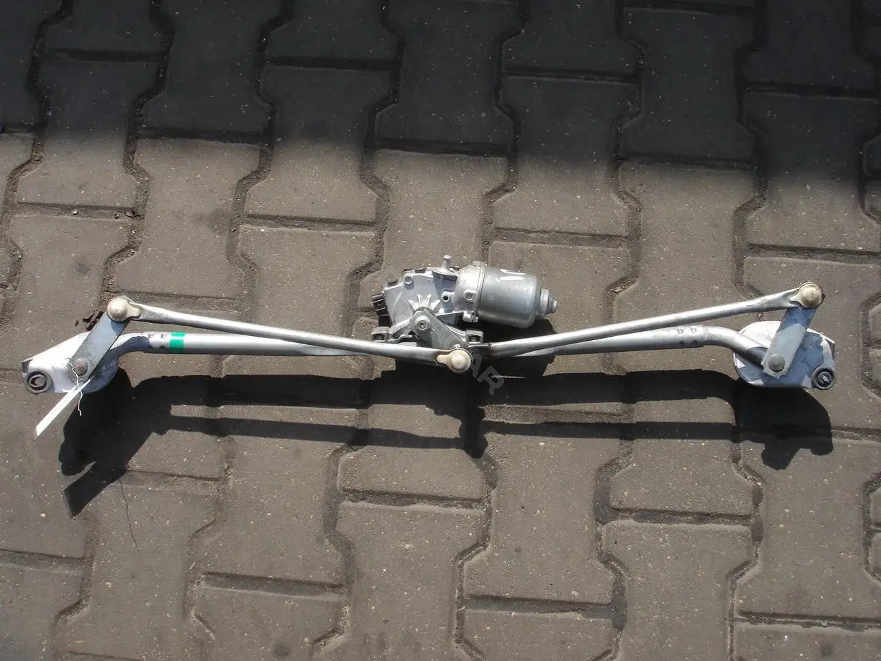 Трапеция стеклоочистителя 05028756AD