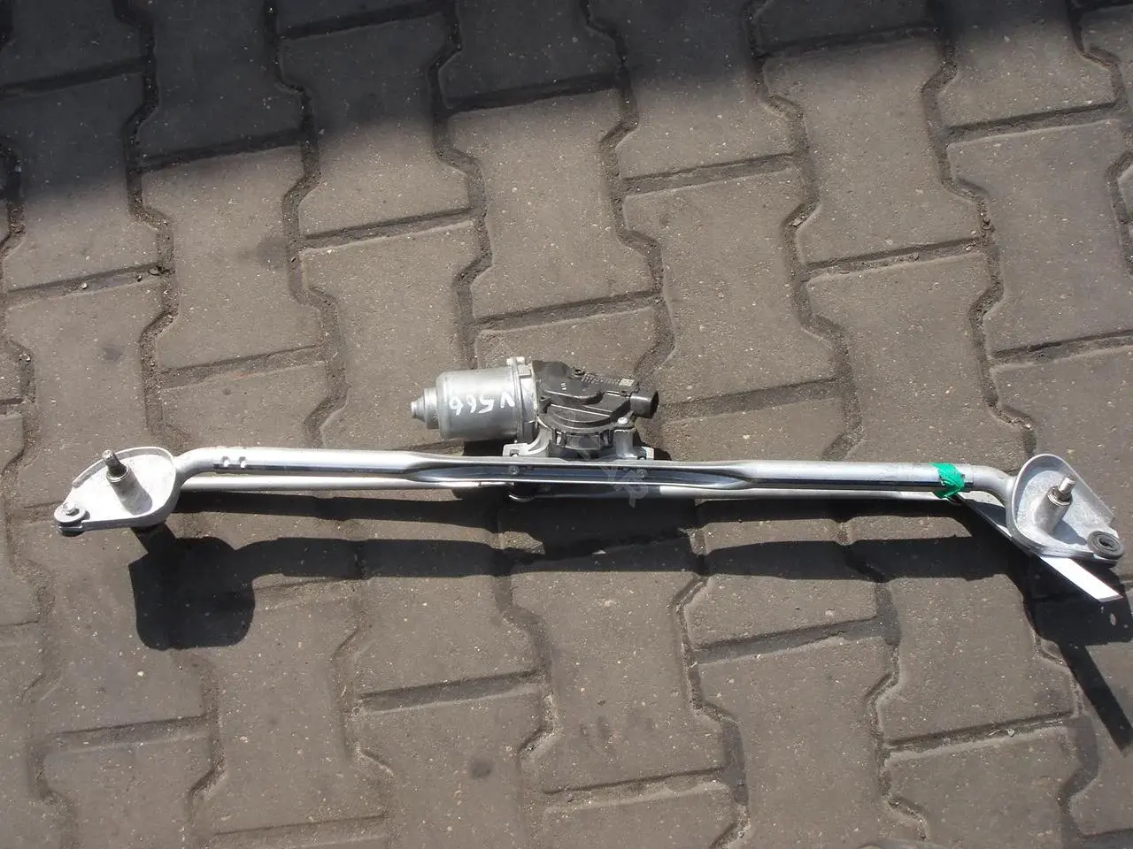 Трапеция стеклоочистителя 05028756AD