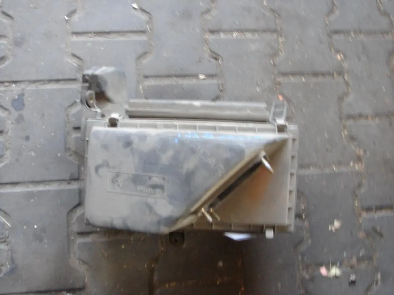 Корпус воздушного фильтра MB957381