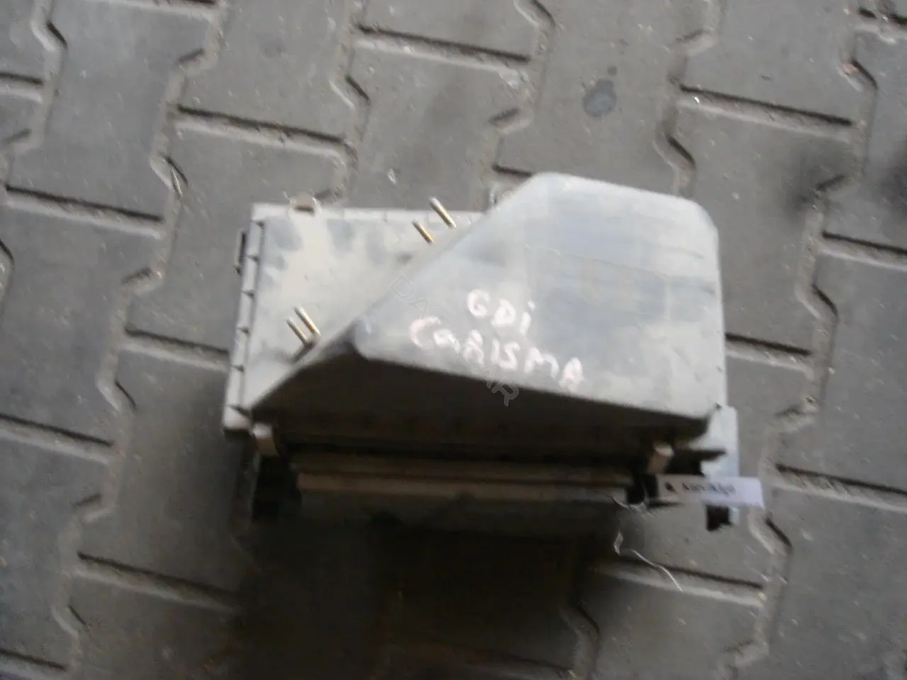 Корпус воздушного фильтра MB957381