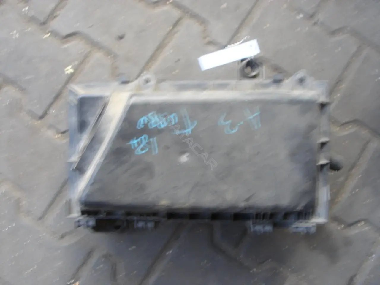 Корпус воздушного фильтра 8L0133837