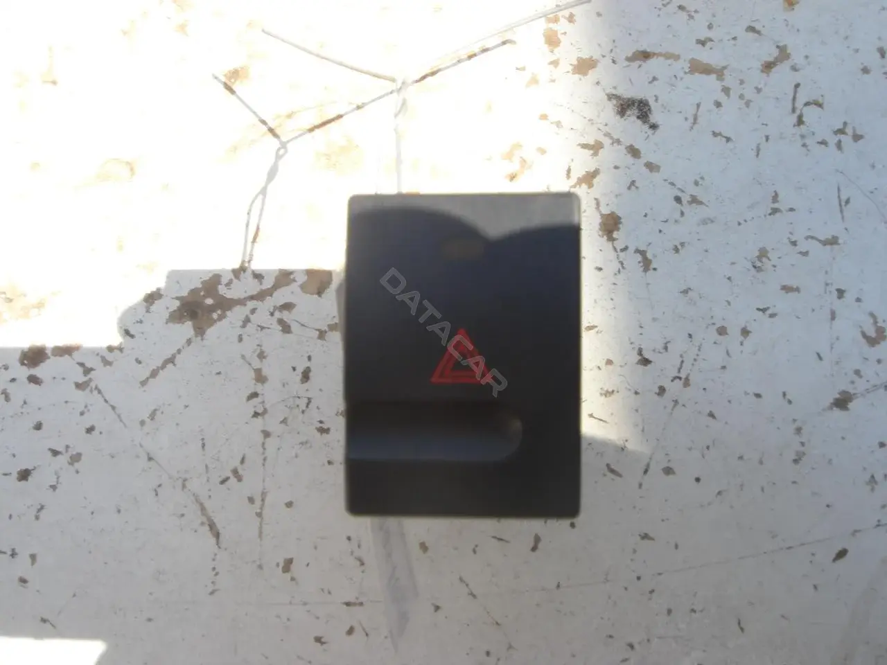 Кнопка аварийки 25K6 PA66GF30