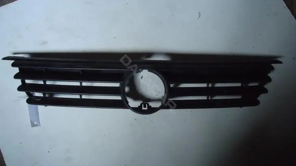 Решетка радиатора 6N0853653B