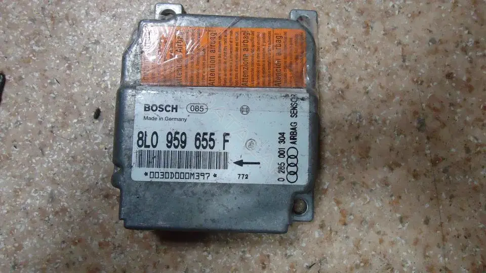Блок управления подушками безопасности 8L0959655F