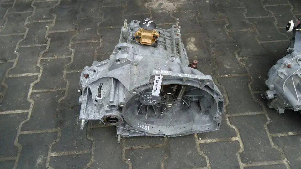 Механическая коробка передач (МКПП) 93ZT-7F096-CA