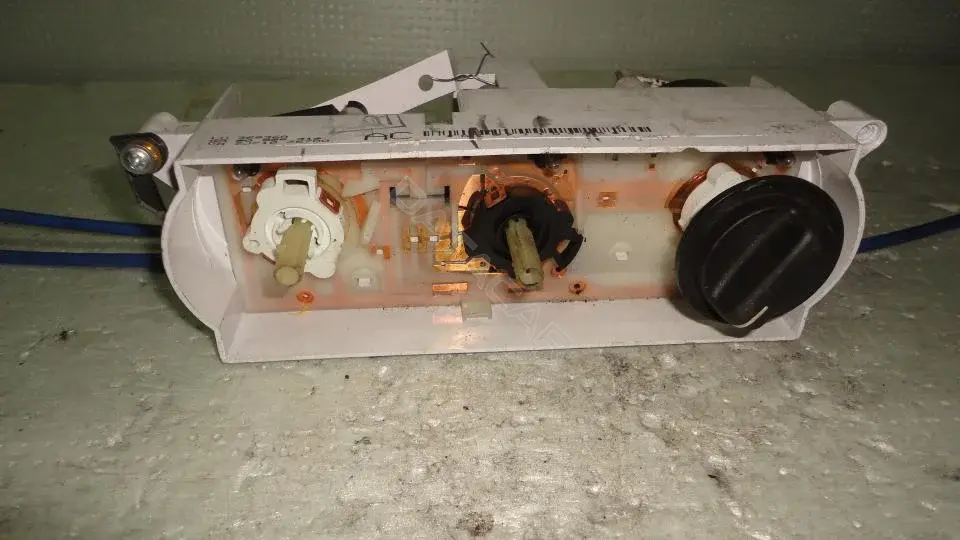 Блок управления климат-контролем GM90566319