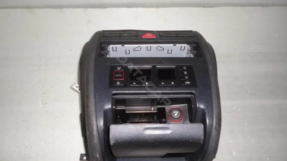 Блок управления климат-контролем 8L0820043