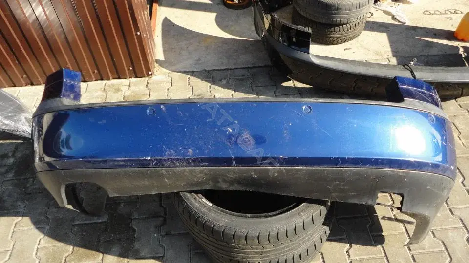 Задний бампер Bz228g0