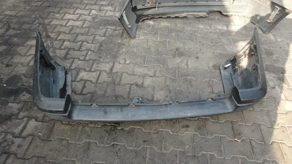 Задний бампер Bz199g0
