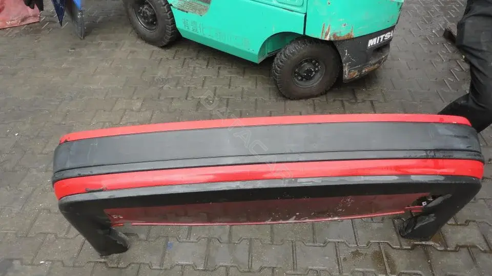 Задний бампер Bz139g0