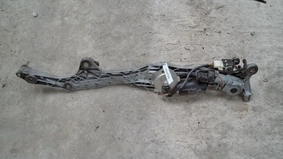 Трапеция стеклоочистителя Mestd70g0