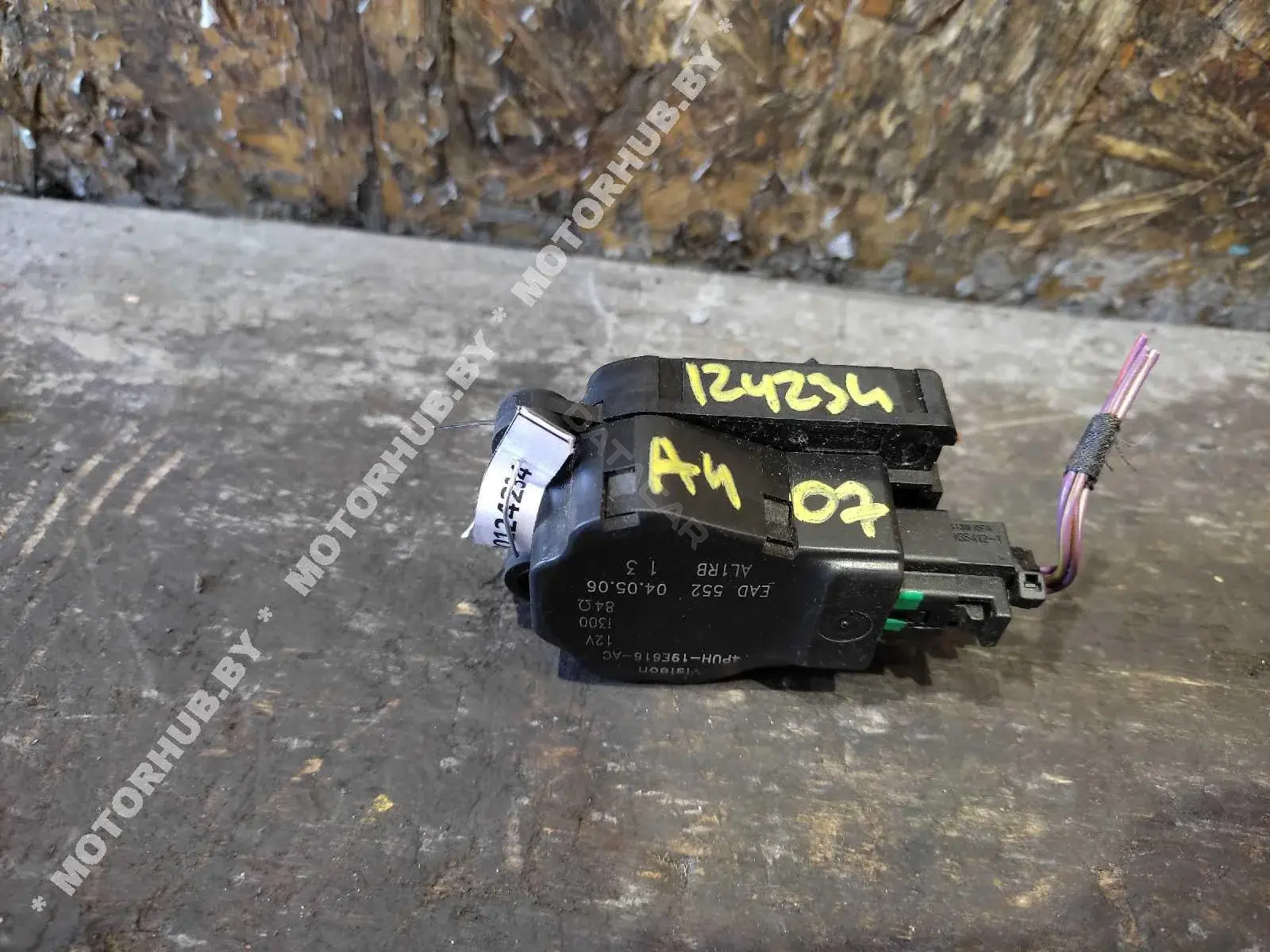 Мотор заслонки печки 4PUH19E616AC