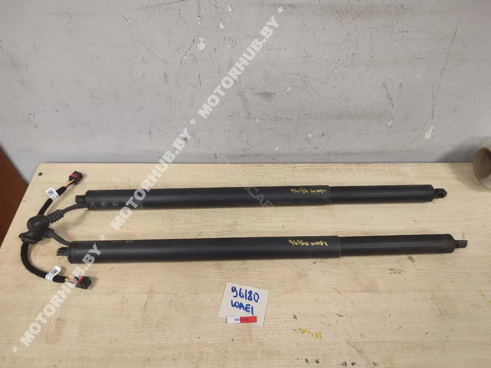 Амортизатор крышки багажника, капота, заднего стекла 4KE827851E