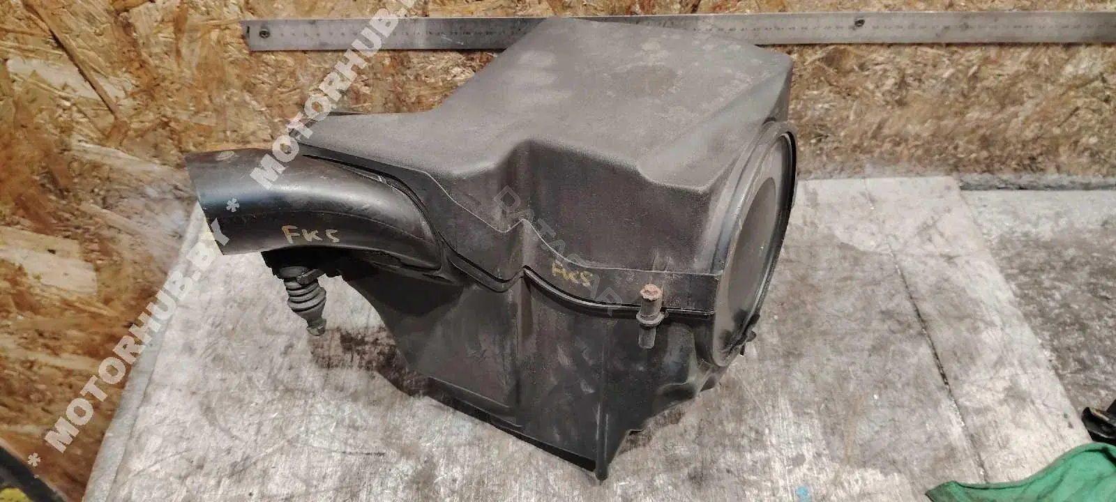 Корпус воздушного фильтра AV619C679AB