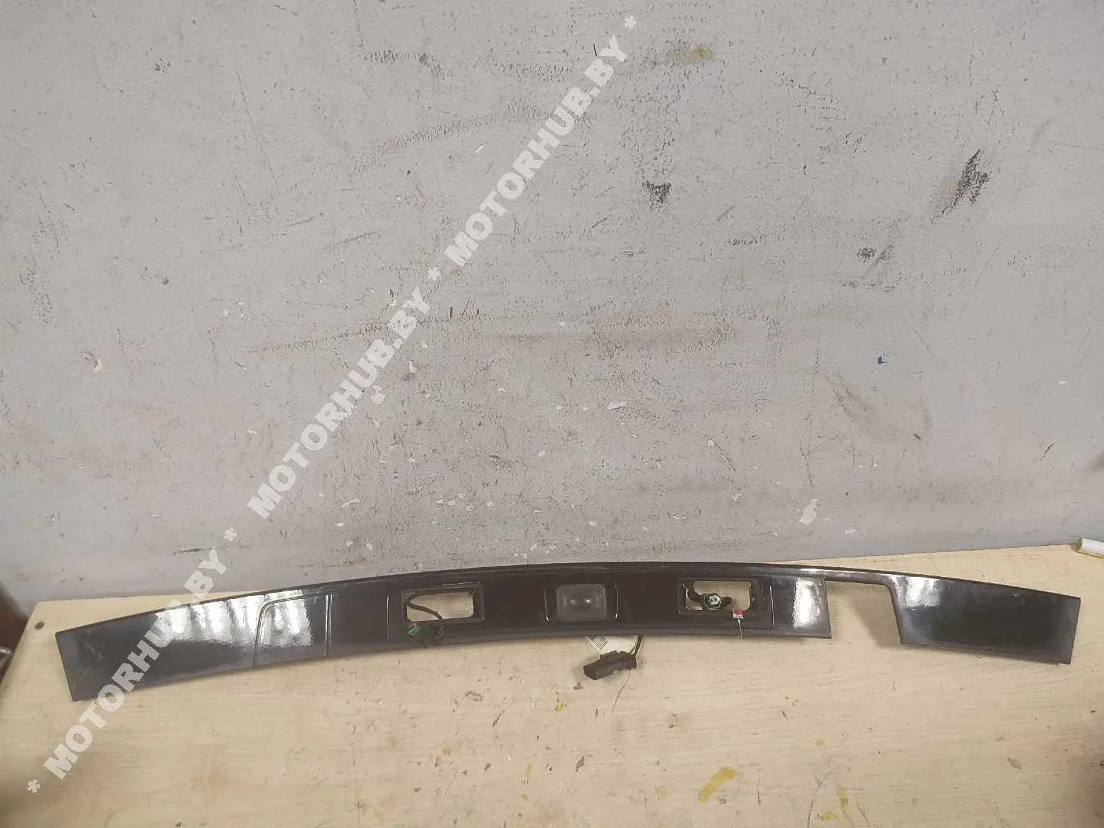 Накладка двери FK7213444AA