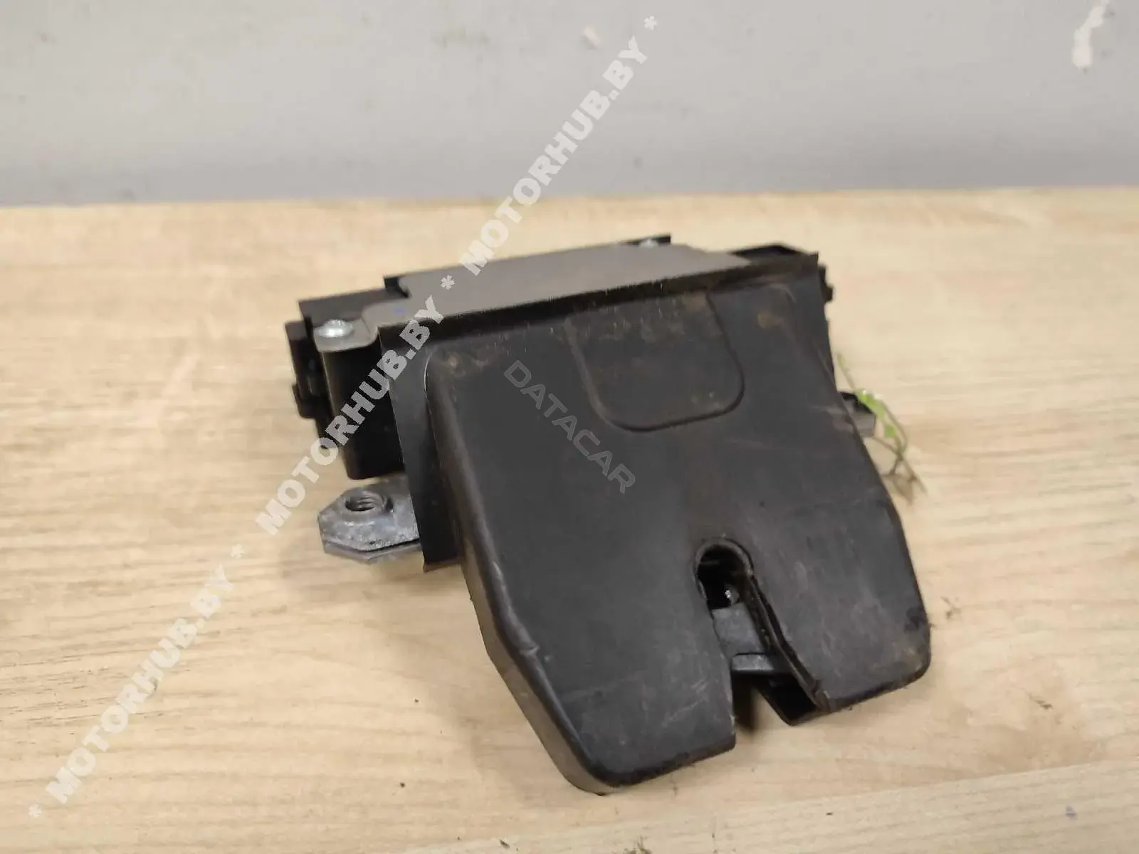 Замок крышки багажника 3M51R442A66CA