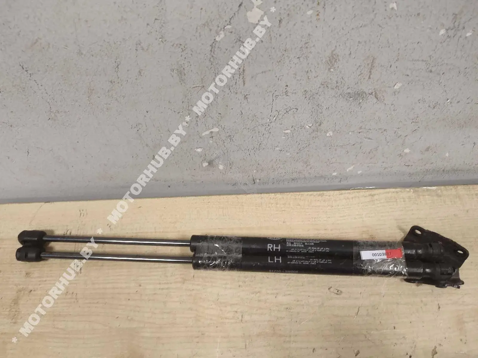 Амортизатор крышки багажника, капота, заднего стекла 817703W000