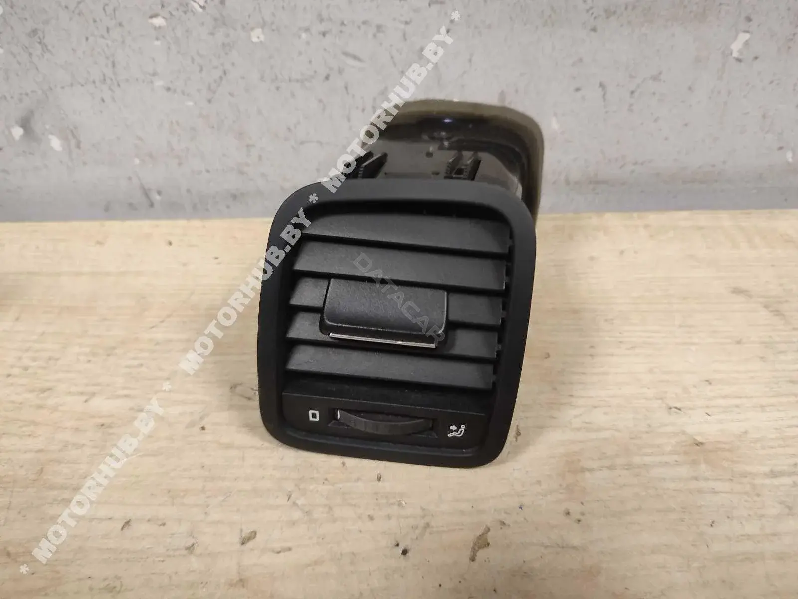 Дефлектор обдува салона 5L0819701