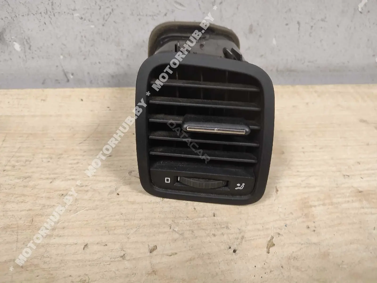 Дефлектор обдува салона 5L0819702
