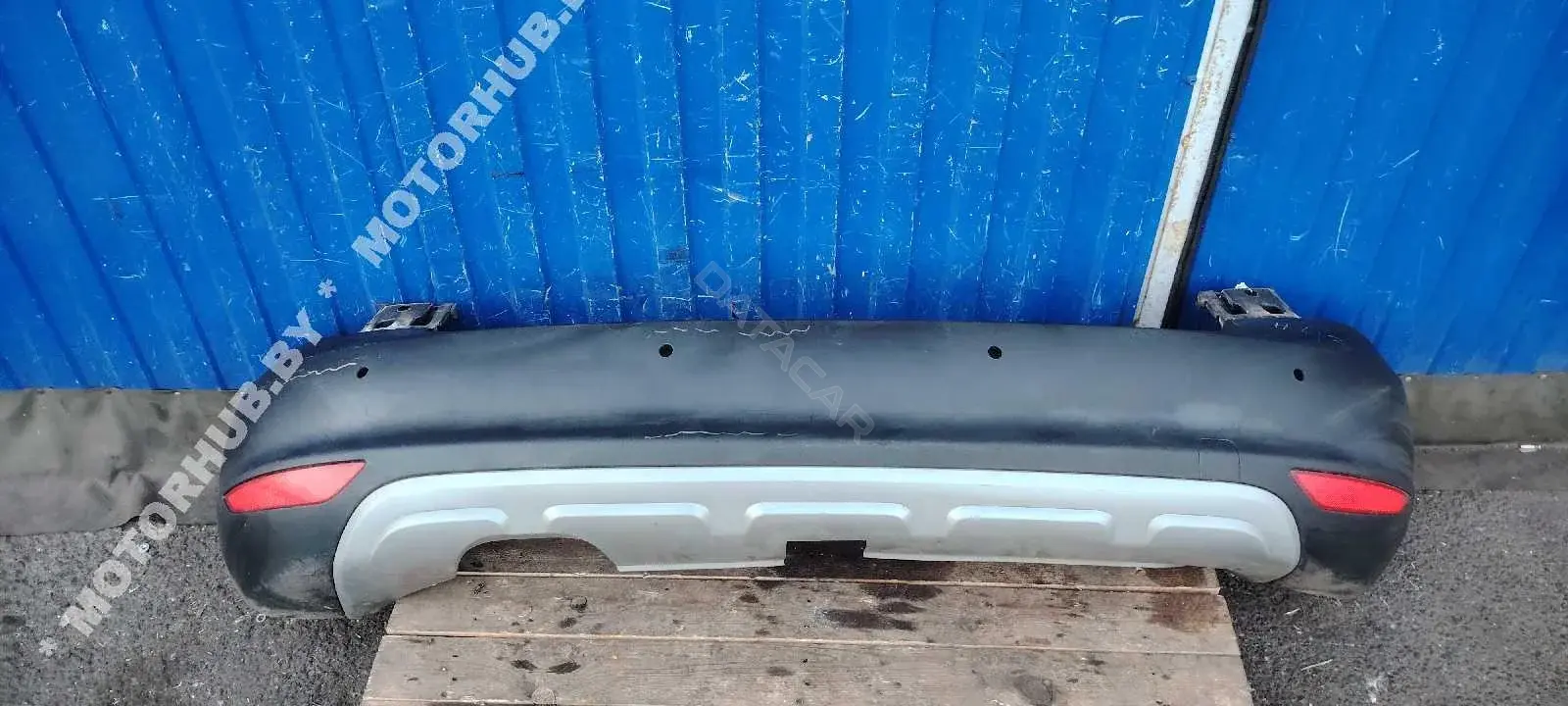 Задний бампер 5L6807421