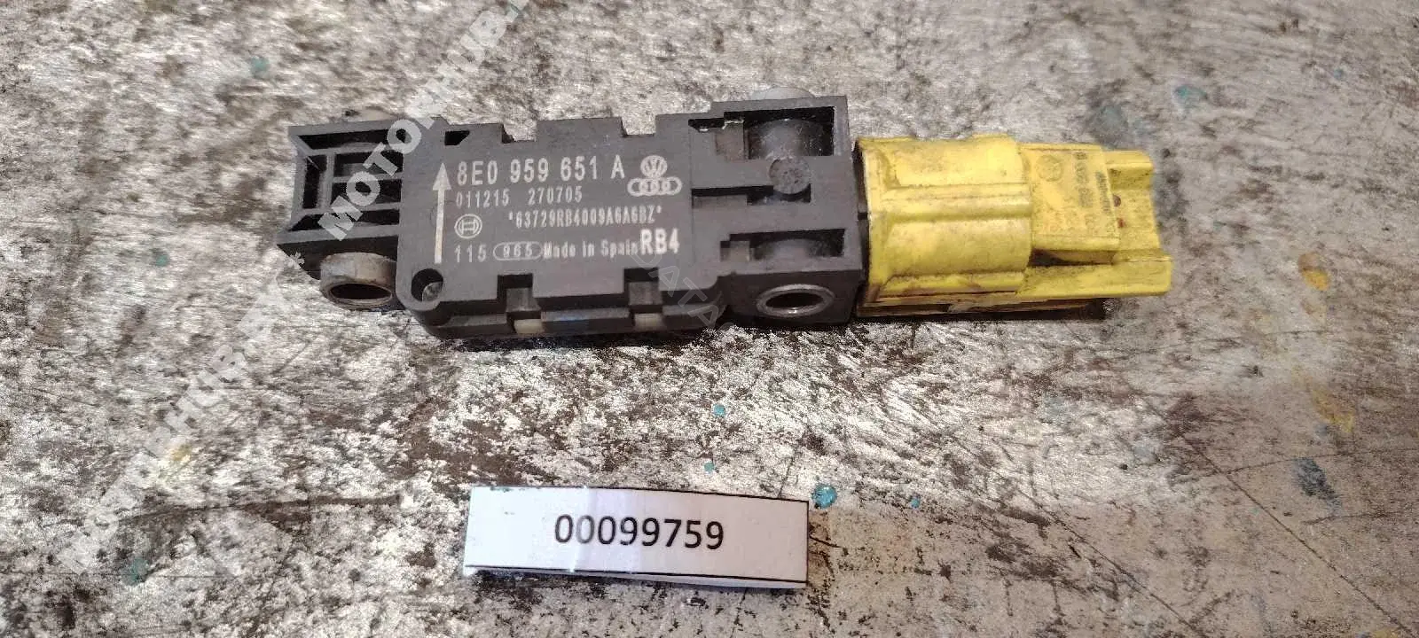 Датчик удара 8E0959651A