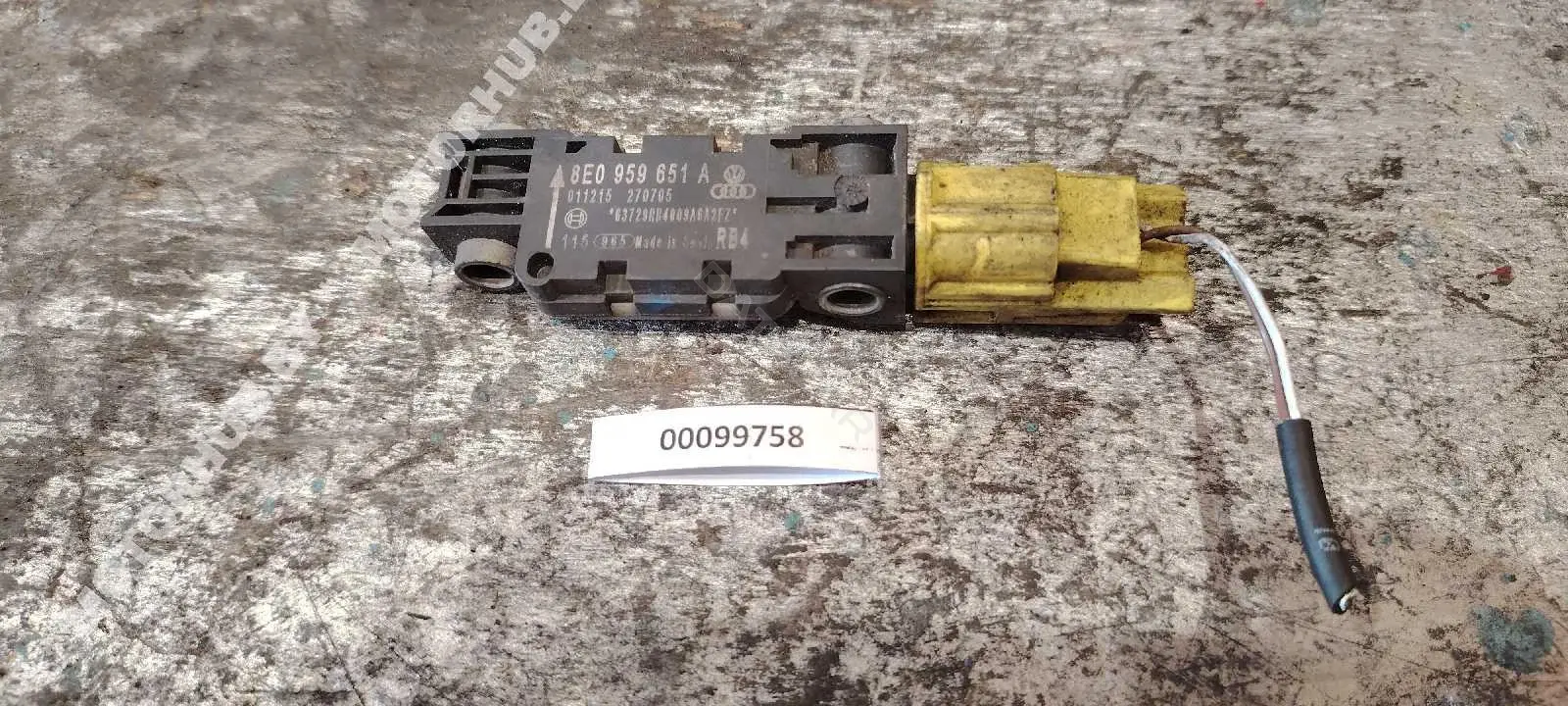 Датчик удара 8E0959651A