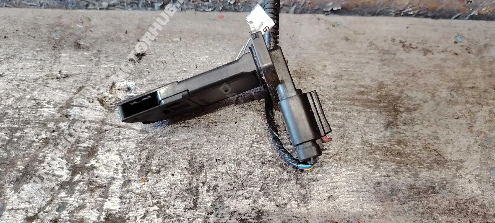 Расходомер воздуха 7M5112B579BB