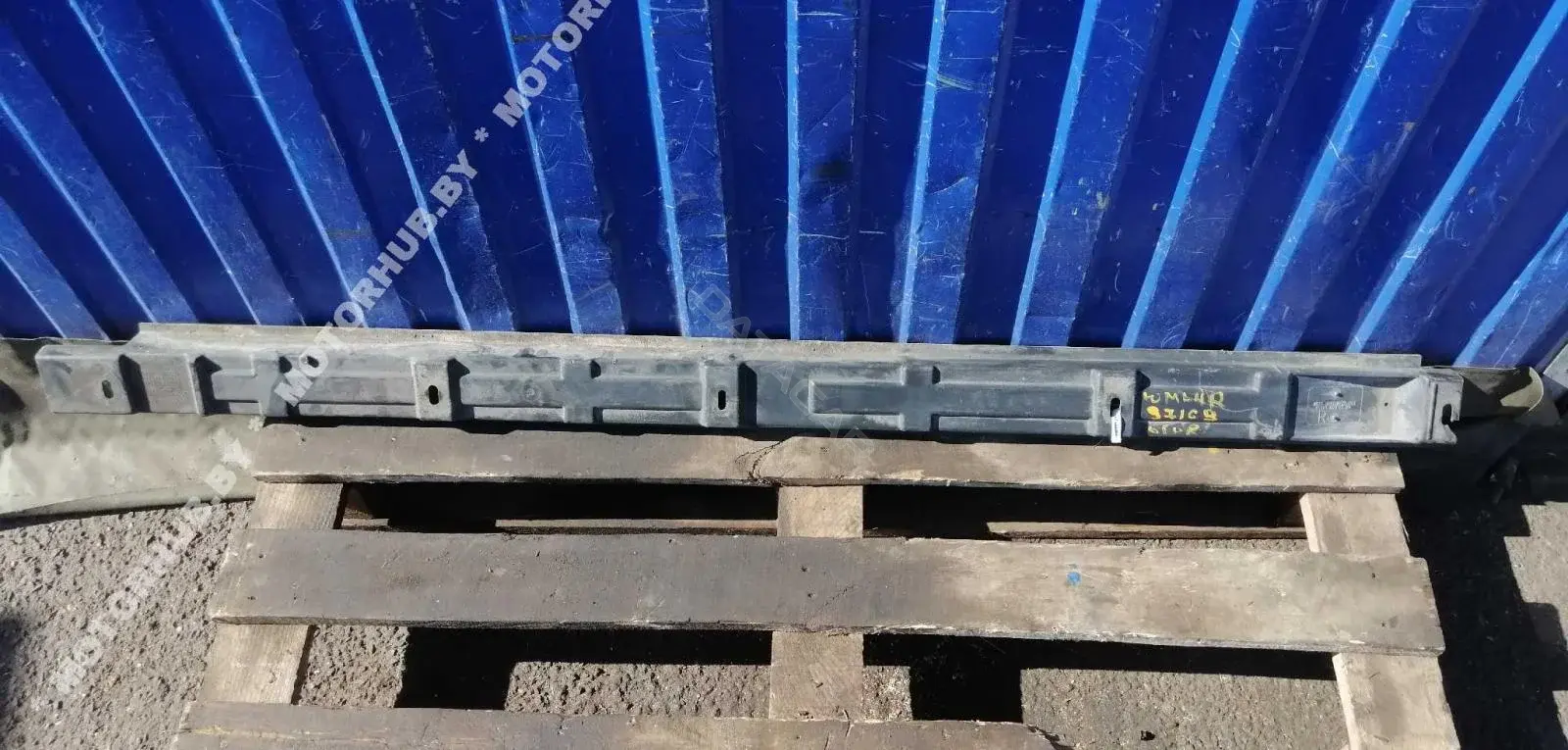 Кронштейн крепления порога A1646981030