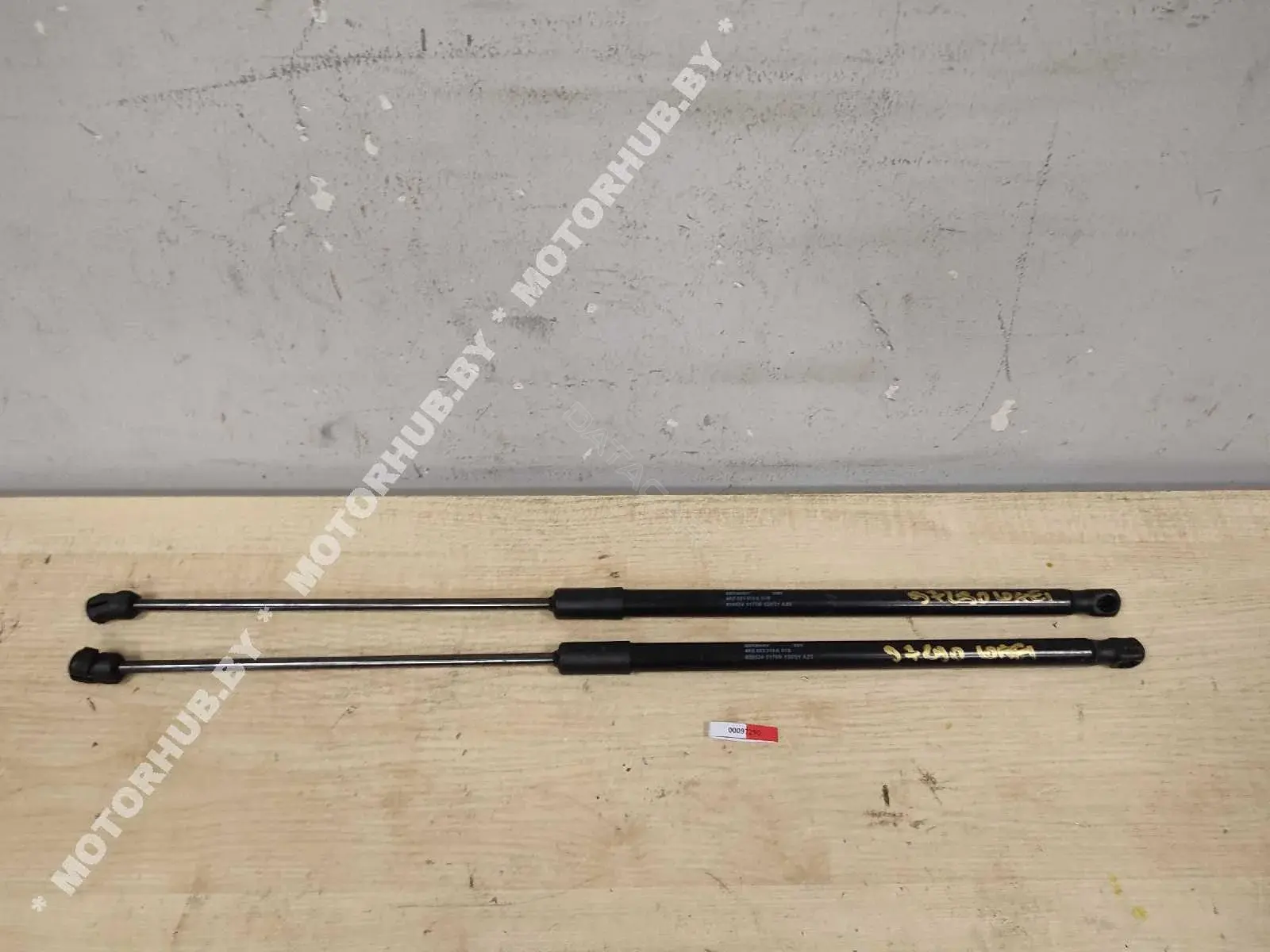 Амортизатор крышки багажника, капота, заднего стекла 4KE823359A