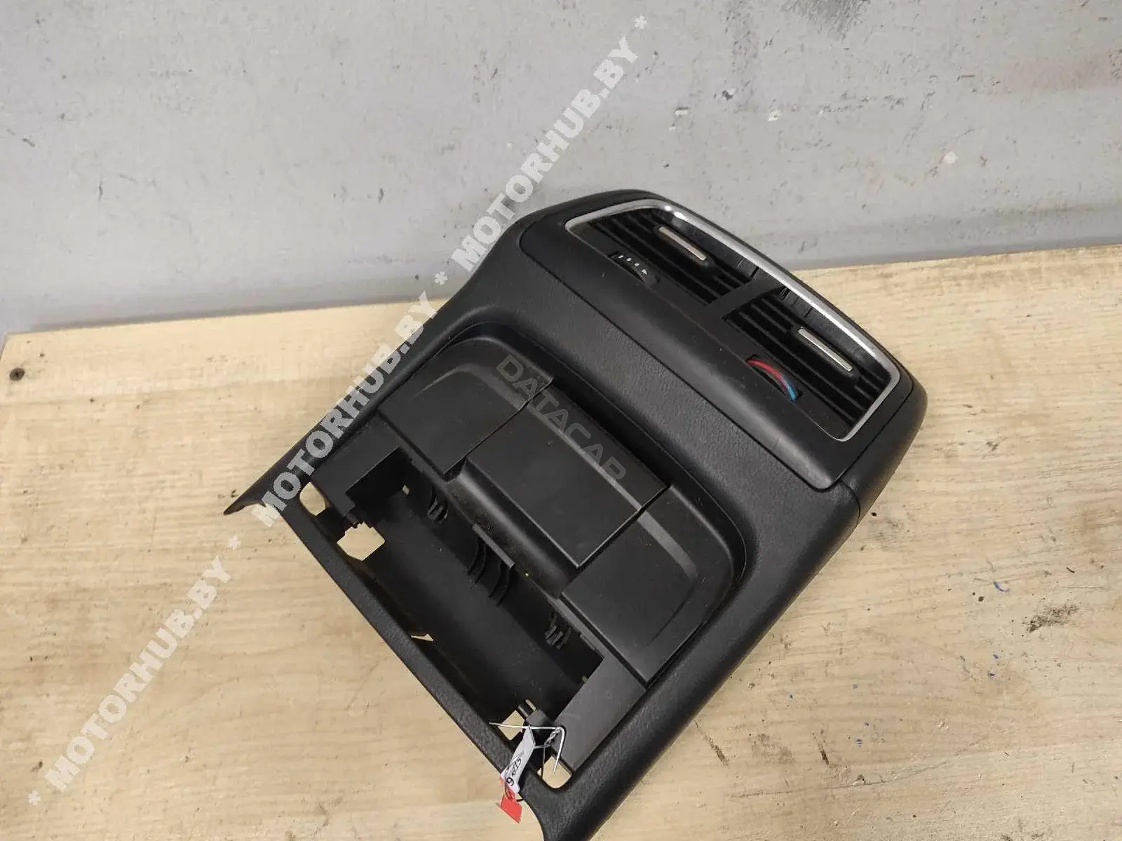 Дефлектор обдува салона 8K0819203D
