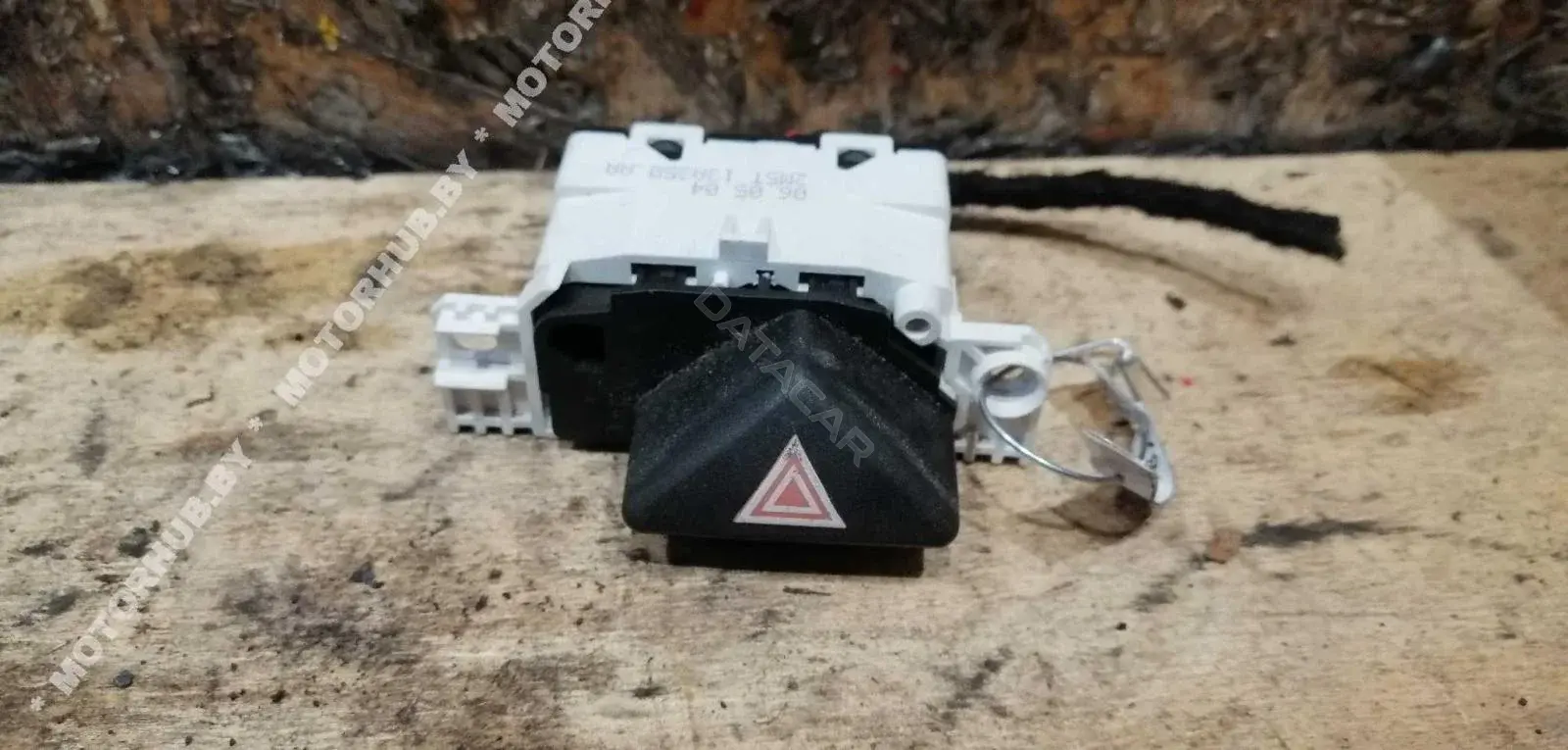 Кнопка аварийки 2M5T13A350AA