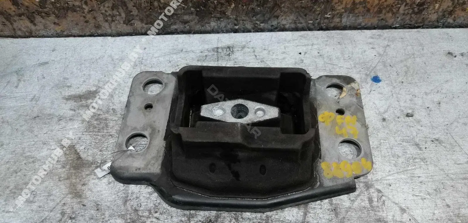 Подушка КПП BG917M121AA