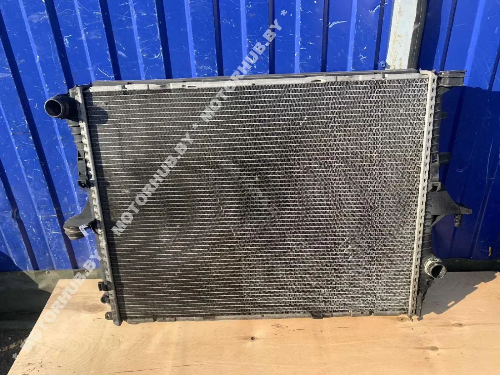 Радиатор охлаждения 7L0121253